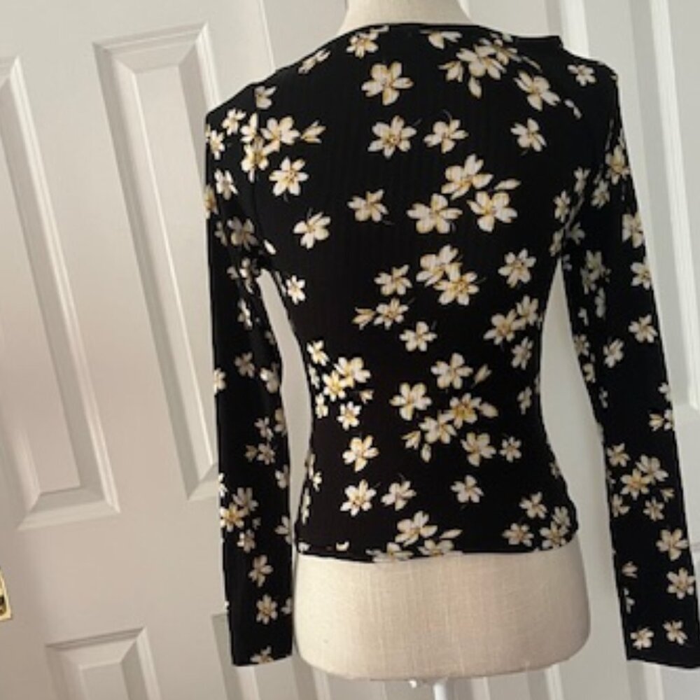 Antistar Ribbed Daisy Print Ruched Top - Picture 11 of 13
